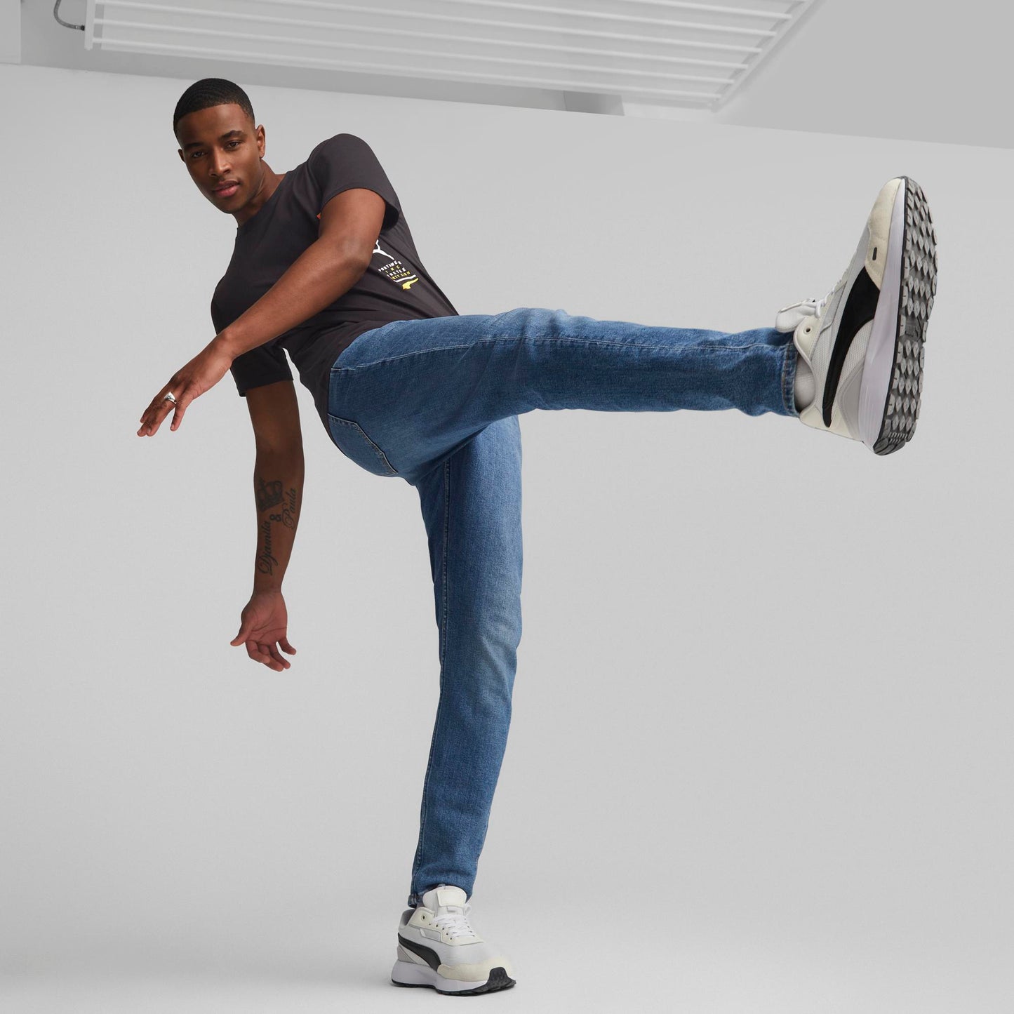 GRAPHICS MULTICOLOR TEE (PUMA Black)