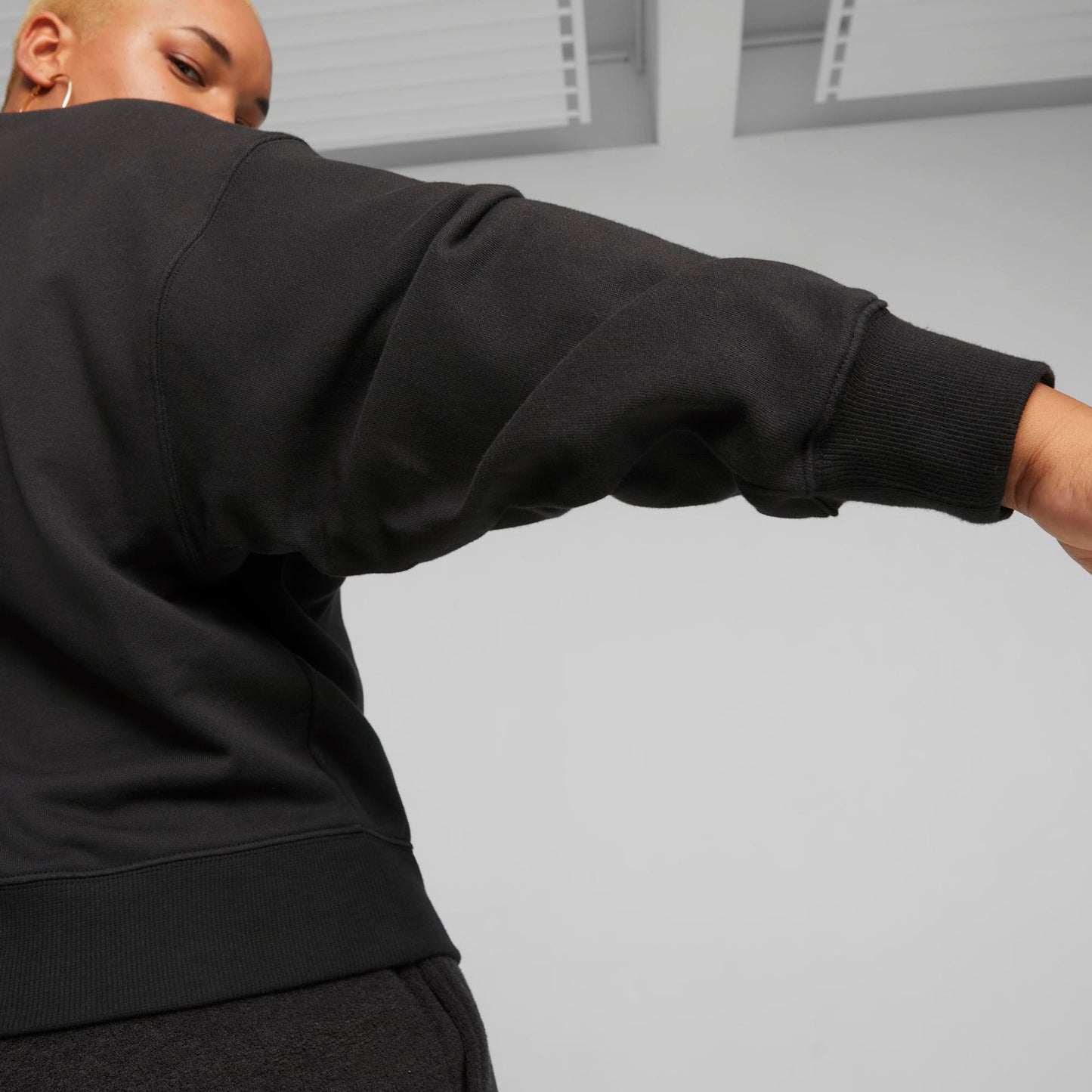 CLASSICS OVERSIZED CREW TR (PUMA Black)